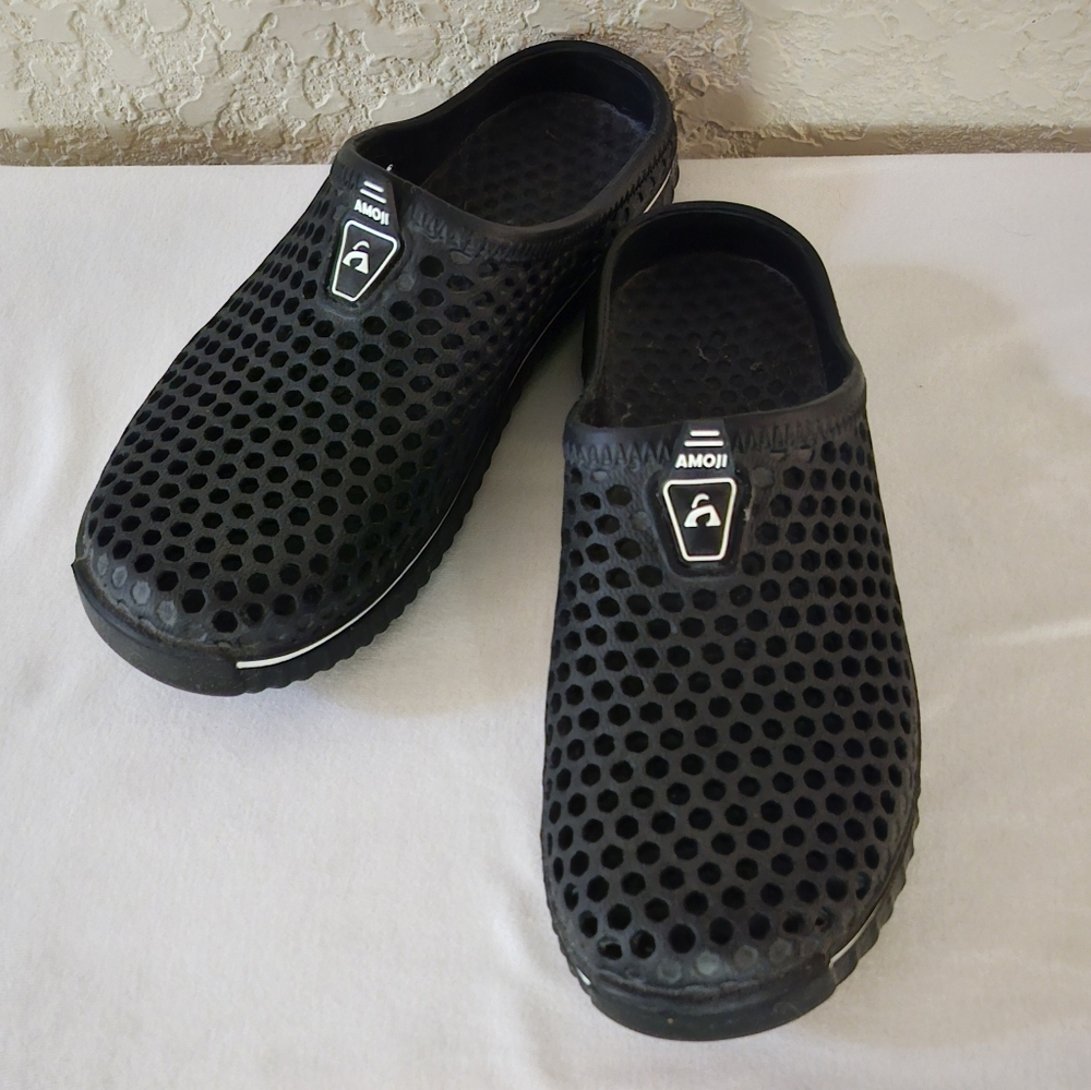 Amoji Unisex Clogs